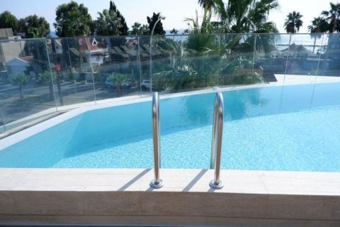 4 bedrooms Penthouse in Limassol,  No. 46101 8