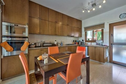 3 bedrooms Villa in Limassol,  No. 46100 14