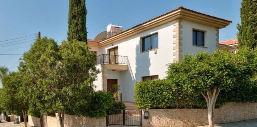 3 bedrooms Villa in Limassol,  No. 46100