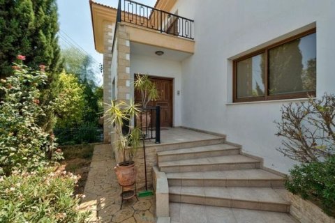 3 bedrooms Villa in Limassol,  No. 46100 2