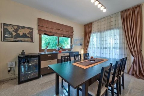 3 bedrooms Villa in Limassol,  No. 46100 11