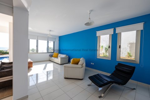 4 bedrooms Villa in Larnaka,  No. 39175 9