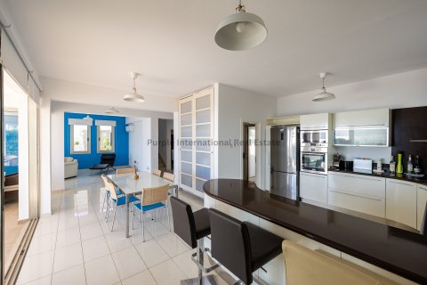 4 bedrooms Villa in Larnaka,  No. 39175 10