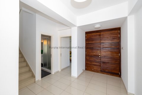 4 bedrooms Villa in Larnaka,  No. 39175 18