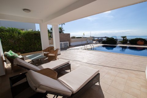 4 bedrooms Villa in Larnaka,  No. 39175 24