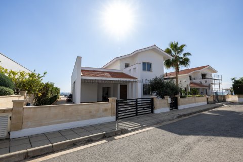 4 bedrooms Villa in Larnaka,  No. 39175 12