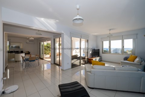 4 bedrooms Villa in Larnaka,  No. 39175 11