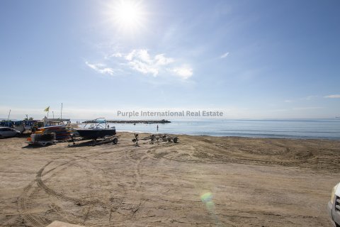 4 bedrooms Villa in Larnaka,  No. 39175 23