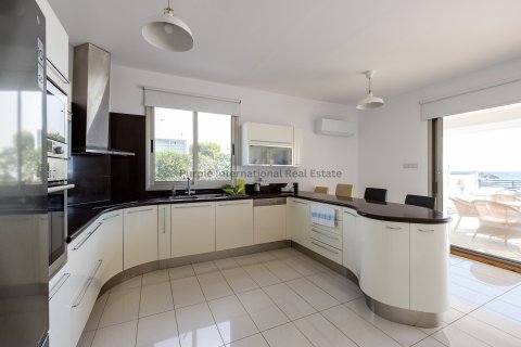 4 bedrooms Villa in Larnaka,  No. 39175 8