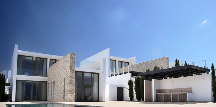 5 bedrooms Villa in Pegeia, Paphos,  No. 48431