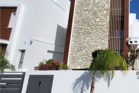 5 bedrooms Villa in Oroklini, Larnaka,  No. 48973