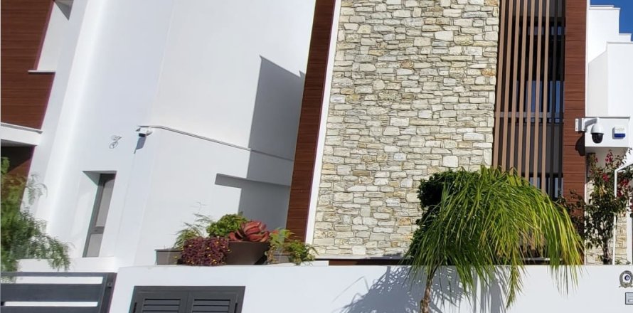 5 bedrooms Villa in Oroklini, Larnaka,  No. 48973