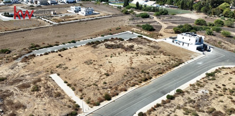 550m2 Land in Strovolos, Nicosia,  No. 40016