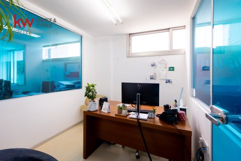 13 rooms Office in Larnaka,  No. 40327 29