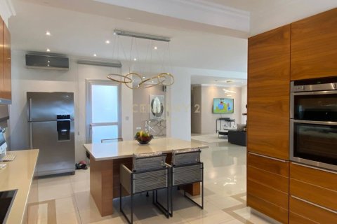 6 dormitorios Villa en Mesa Geitonia, Limassol,  No. 56127 3