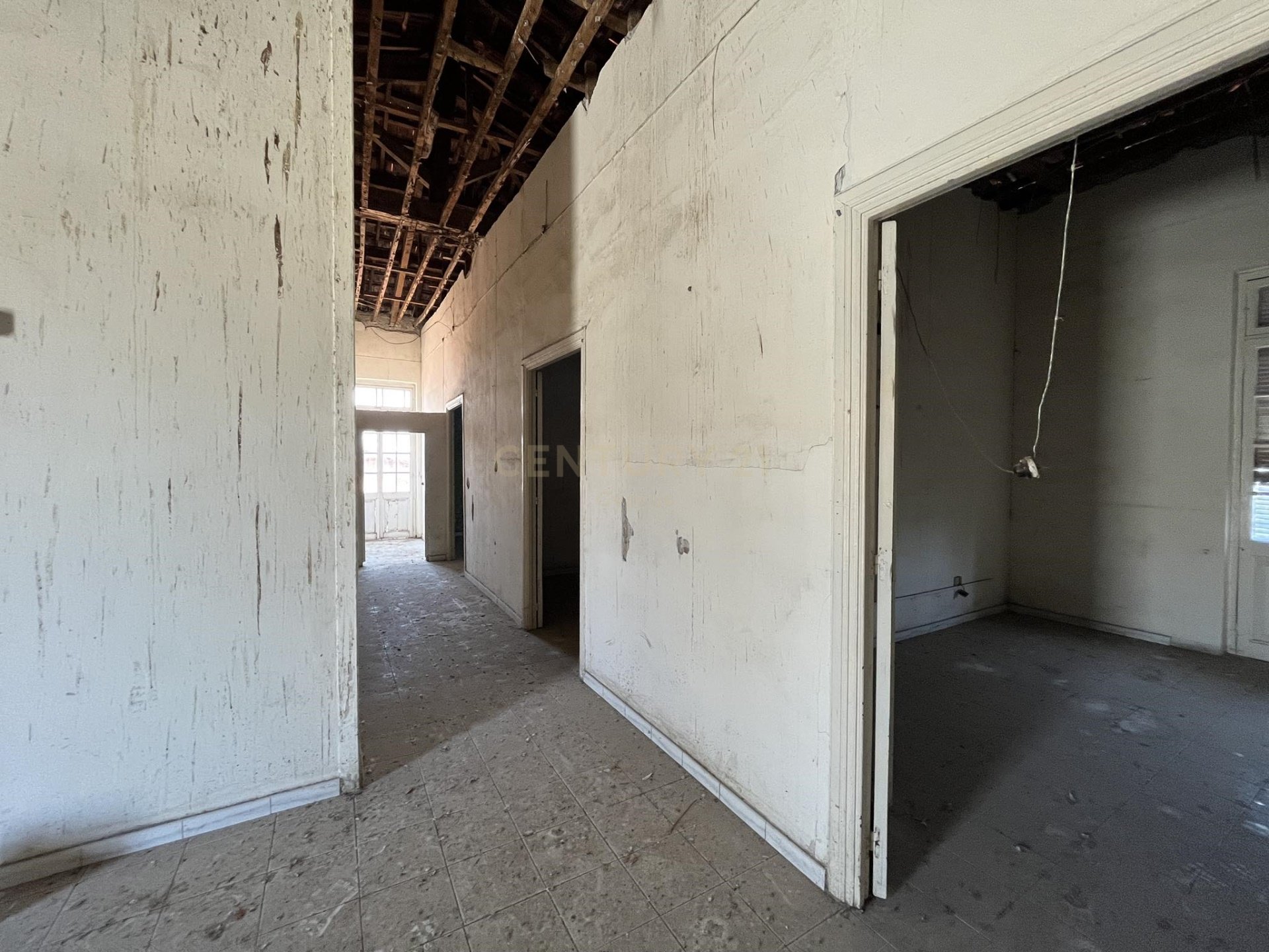 332m2 Propriété commerciale à Limassol, Chypre No. 56123