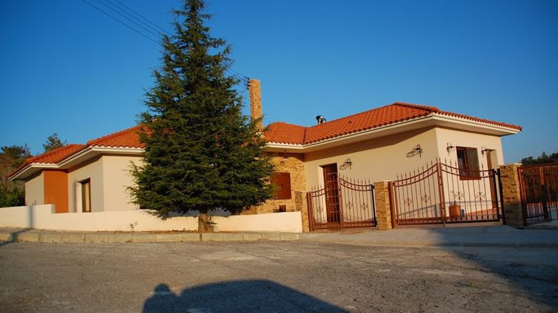 5 bedrooms Villa in Moniatis, Limassol, Cyprus No. 25613