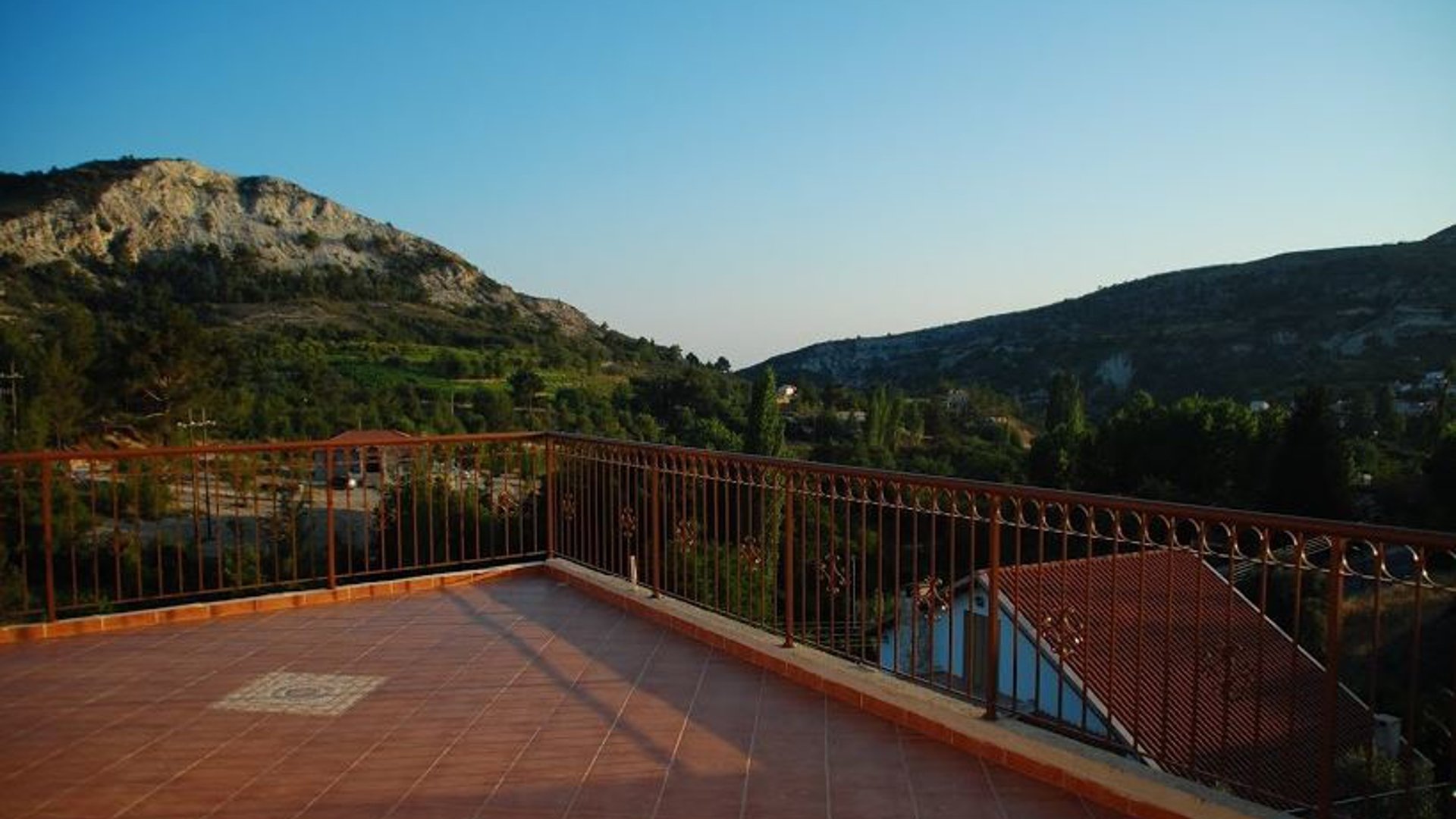 5 bedrooms Villa in Moniatis, Limassol, Cyprus No. 25613