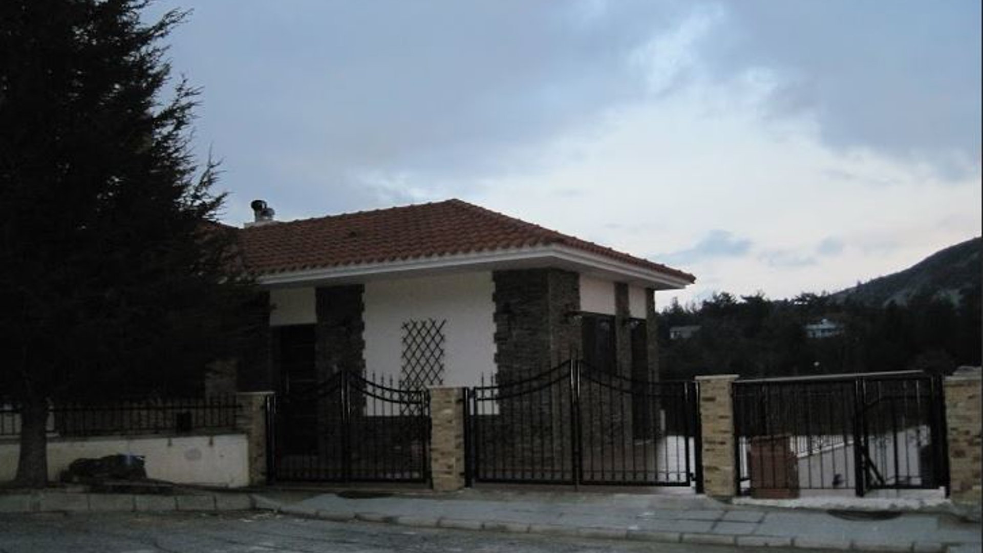 5 bedrooms Villa in Moniatis, Limassol, Cyprus No. 25613