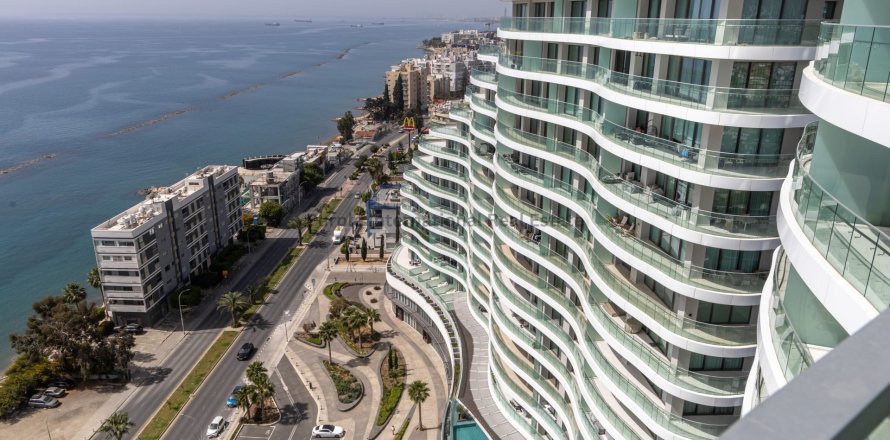 3 bedrooms Apartment in Limassol,  No. 37601