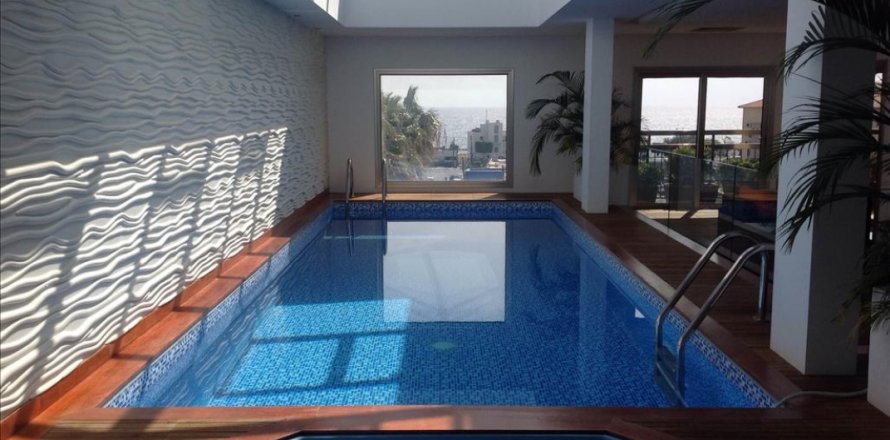 5 bedrooms Apartment in Limassol, No. 38283