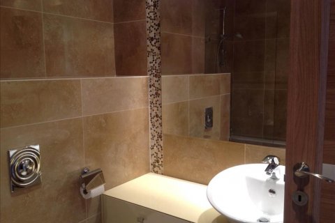 5 bedrooms Apartment in Limassol, No. 38283 6