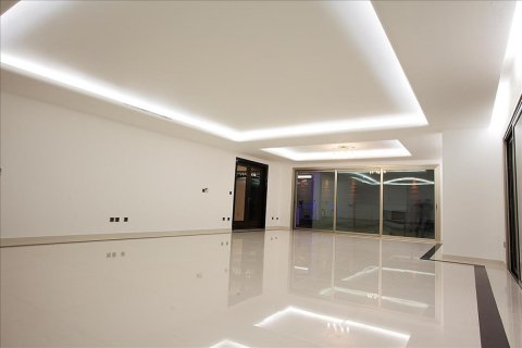 5 bedrooms Apartment in Limassol, No. 38283 4