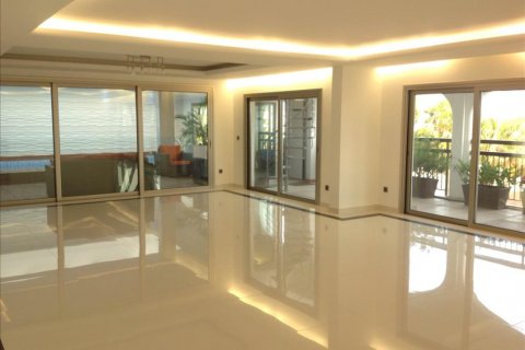 5 bedrooms Apartment in Limassol, No. 38283 2