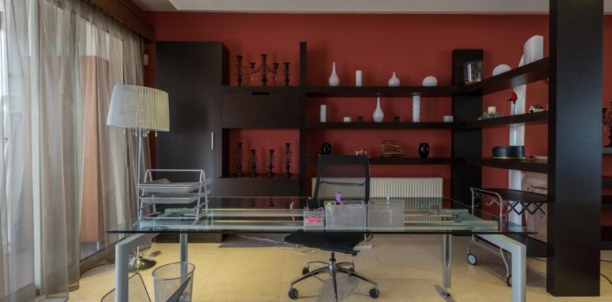 Квартира с 4 спальнями в Лимассол, Лимасол,  № 38282