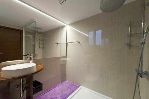 Квартира с 4 спальнями в Лимассол, Лимасол,  № 38282 13