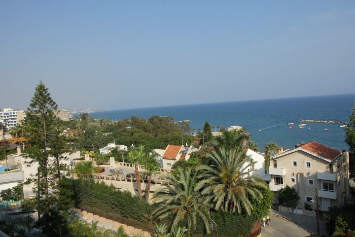 2 bedrooms Apartment in Limassol, Cyprus No. 38284