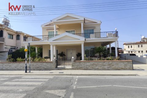 4 bedrooms Townhouse in Larnaka,  No. 40598