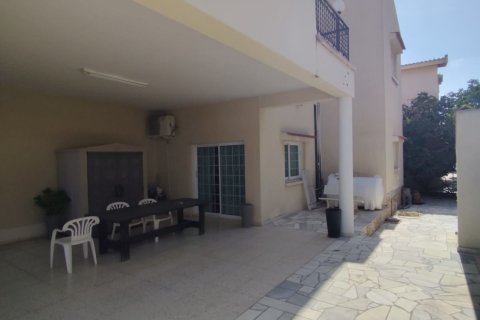 4 bedrooms Townhouse in Larnaka,  No. 40598 3