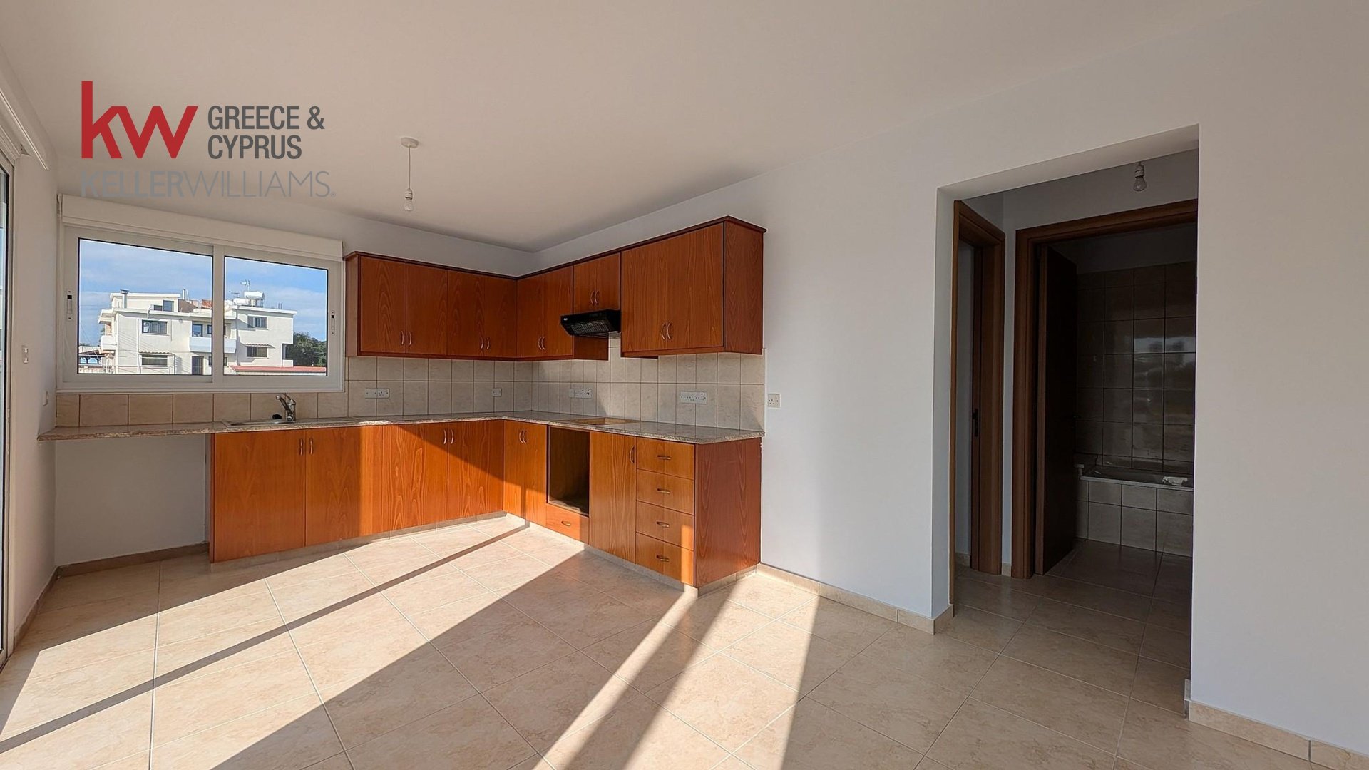 307m2 Propriété commerciale à Kiti, Larnaka, Chypre No. 50664