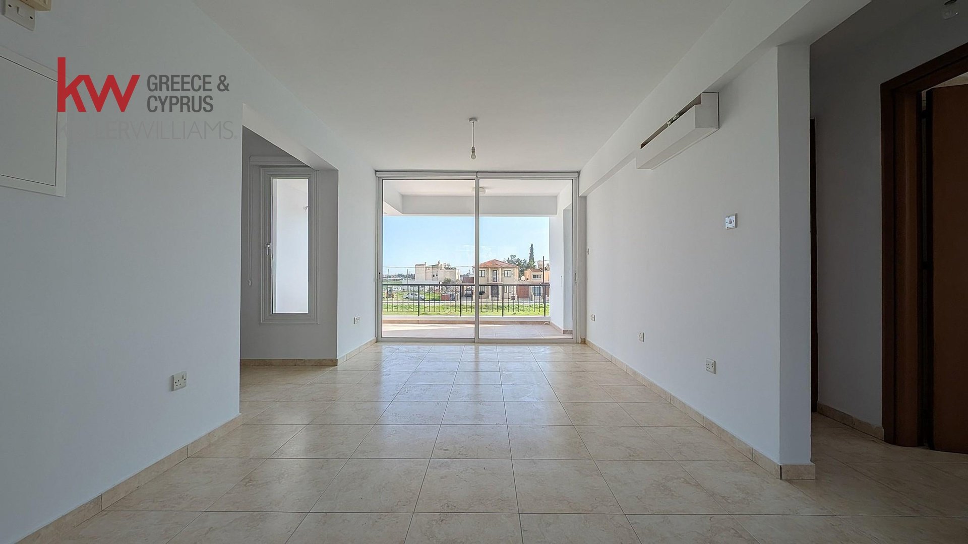 307m2 Propriété commerciale à Kiti, Larnaka, Chypre No. 50664