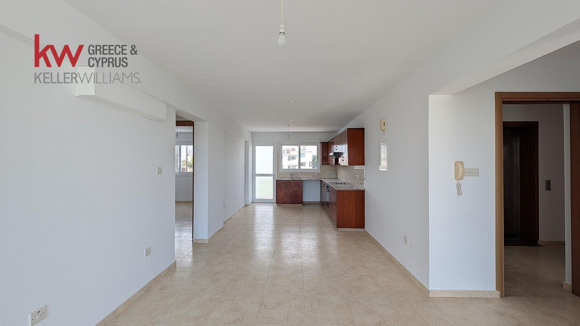 307m2 Propriété commerciale à Kiti, Larnaka, Chypre No. 50664
