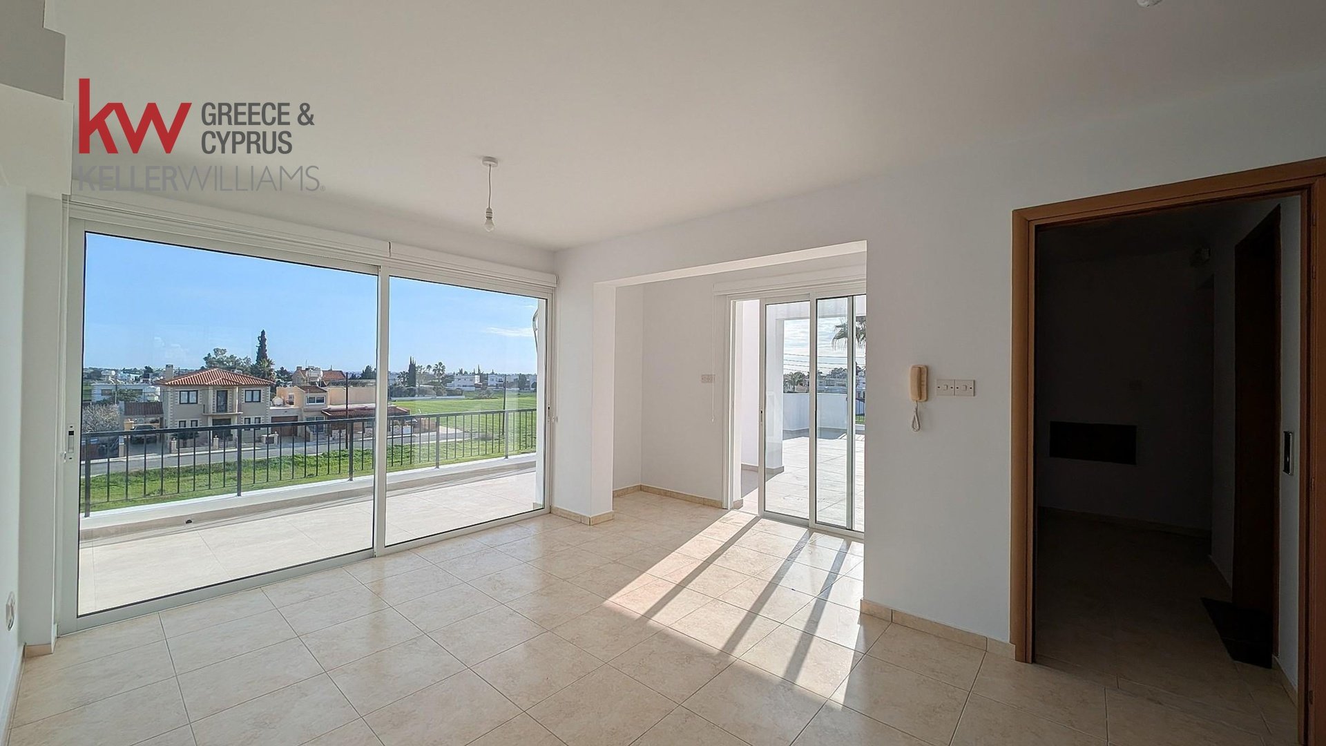 307m2 Propriété commerciale à Kiti, Larnaka, Chypre No. 50664