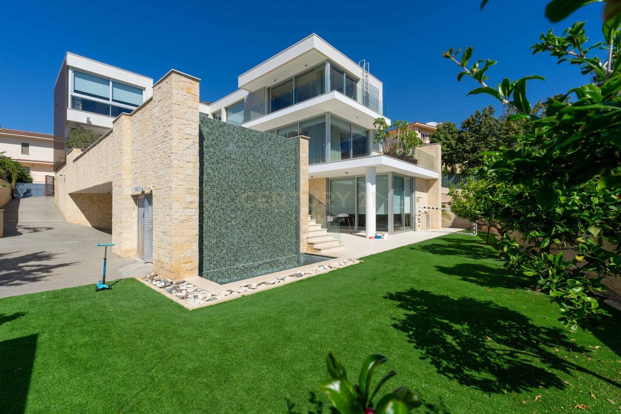 6 bedrooms Villa in Germasogeia, Limassol, Cyprus No. 32584