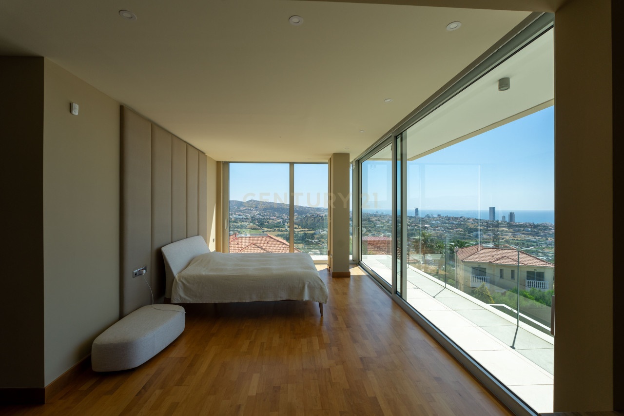 6 bedrooms Villa in Germasogeia, Limassol, Cyprus No. 32584