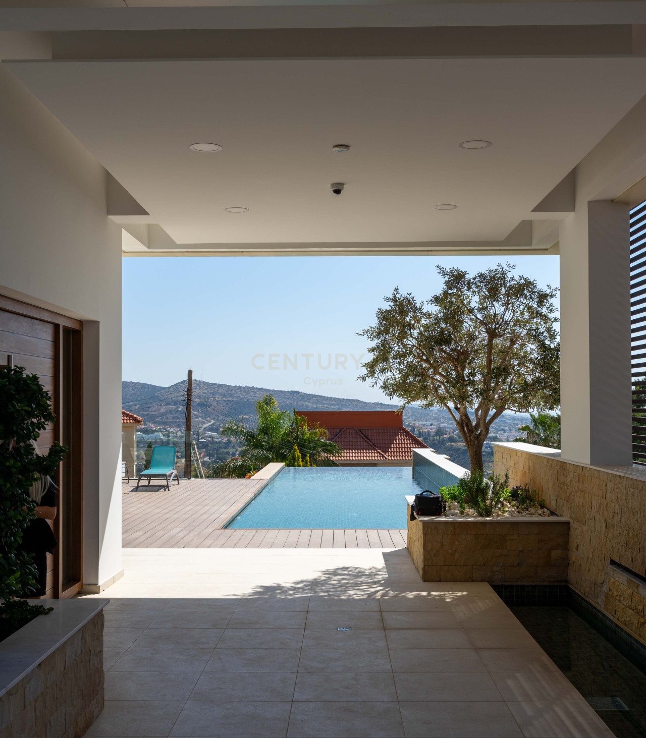 6 bedrooms Villa in Germasogeia, Limassol, Cyprus No. 32584
