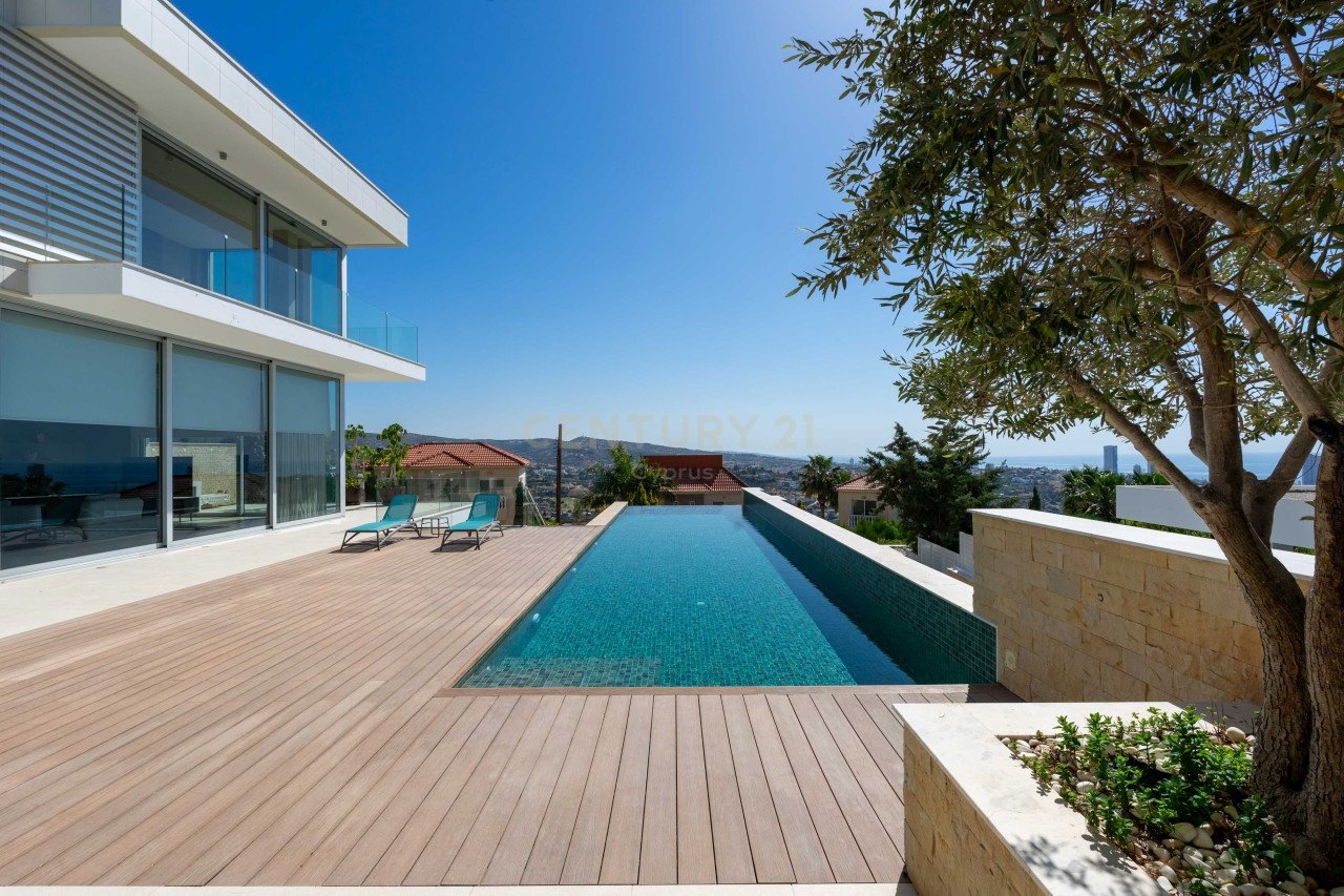 6 bedrooms Villa in Germasogeia, Limassol, Cyprus No. 32584