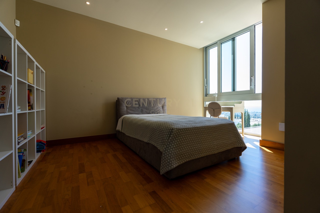 6 bedrooms Villa in Germasogeia, Limassol, Cyprus No. 32584