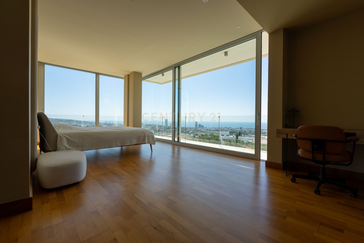 6 bedrooms Villa in Germasogeia, Limassol, Cyprus No. 32584