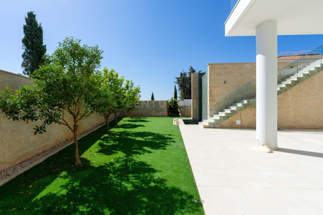 6 bedrooms Villa in Germasogeia, Limassol, Cyprus No. 32584