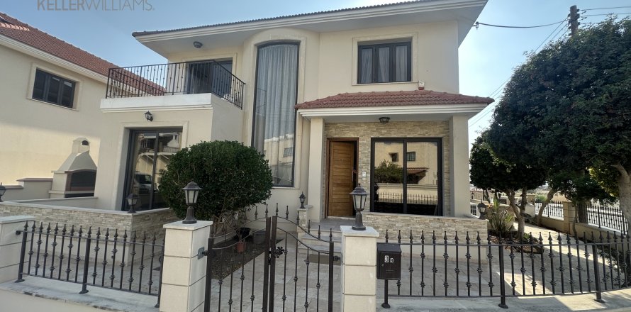 3 bedrooms Townhouse in Livadia, Nicosia,  No. 39597