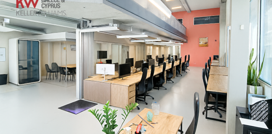 650m2 Office in Larnaca, Larnaka,  No. 39877