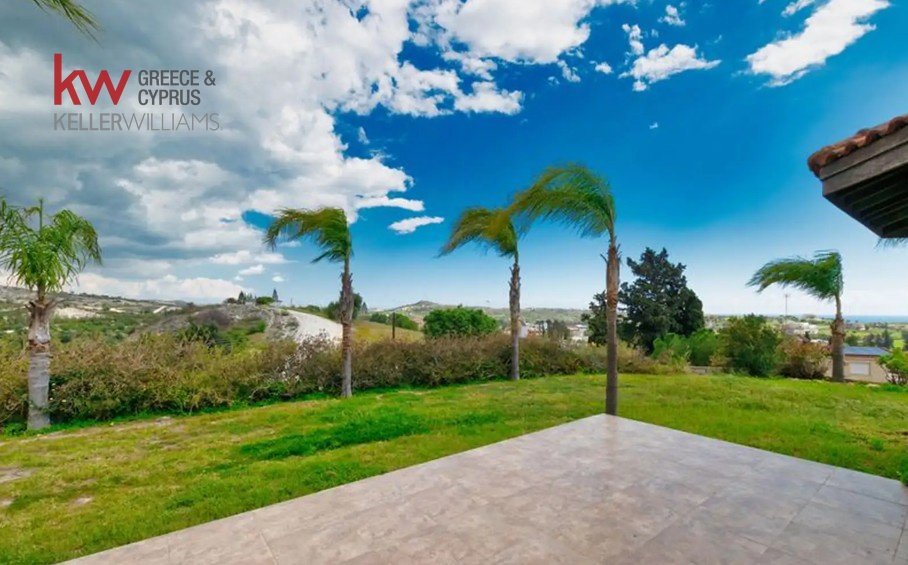 4 bedrooms Villa in Anglisides, Larnaka, Cyprus No. 39872