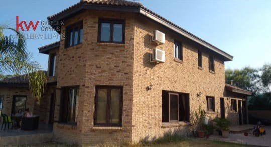 4 bedrooms Villa in Anglisides, Larnaka, Cyprus No. 39872
