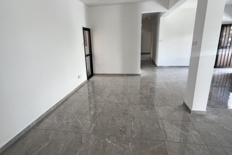 Бунгало с 3 спальнями в Ларнака,  № 52154 3