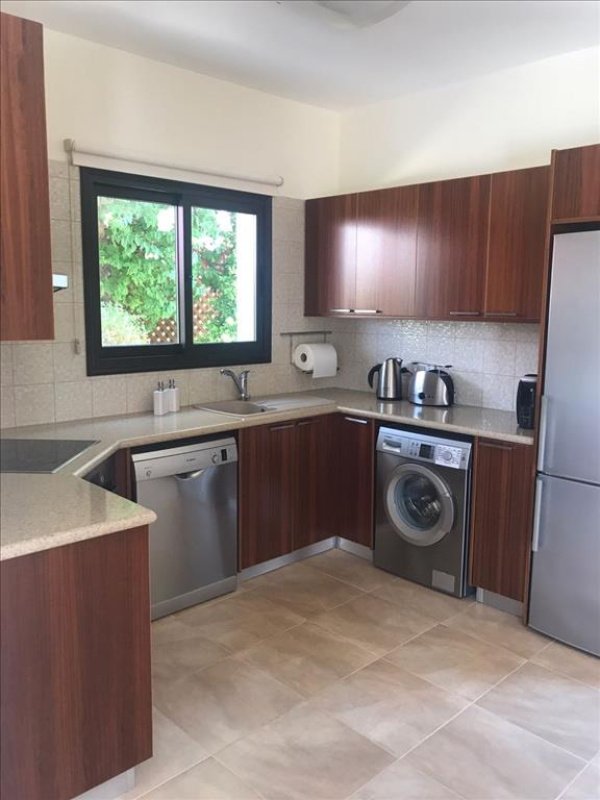 Вилла с 4 спальнями в Пафос, Кипр № 38329